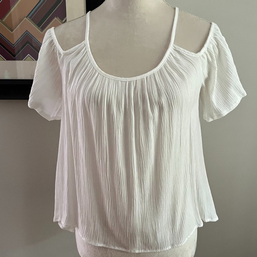 One Clothing Off-White Cold-Shoulder Flutter Sleeve Top M